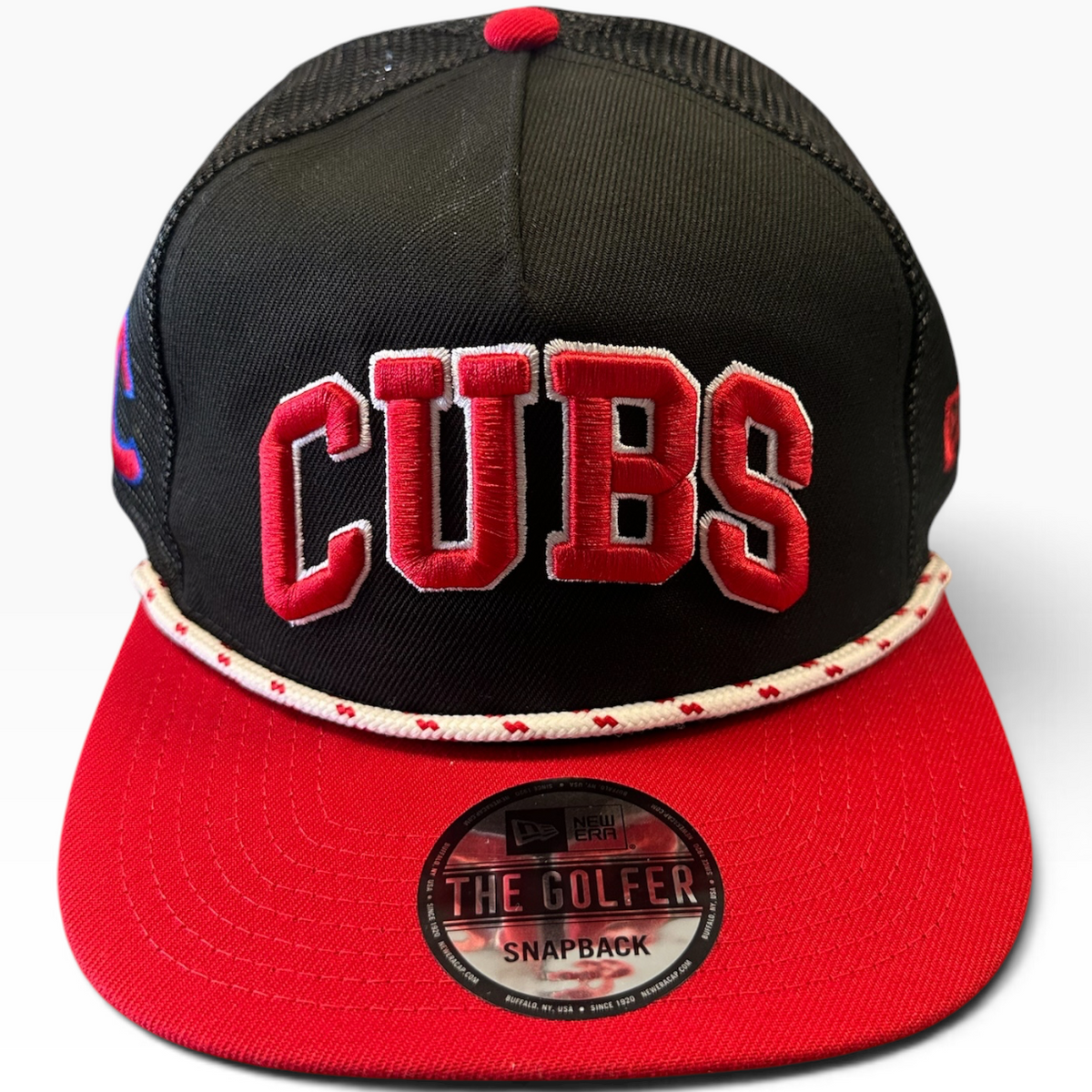 Chicago Cubs black and red New Era Golfer snapback hat - front view