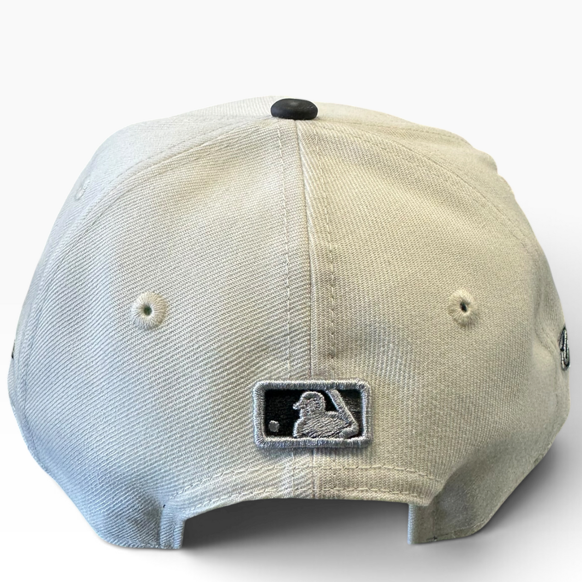 New York Yankees cream and dark brown World Series New Era snapback hat - front view