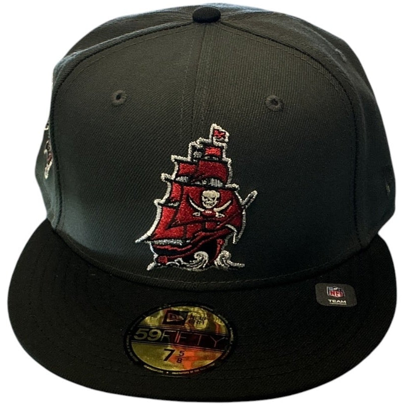 Tampa Bay Buccaneers black New Era 59FIFTY fitted hat - back view