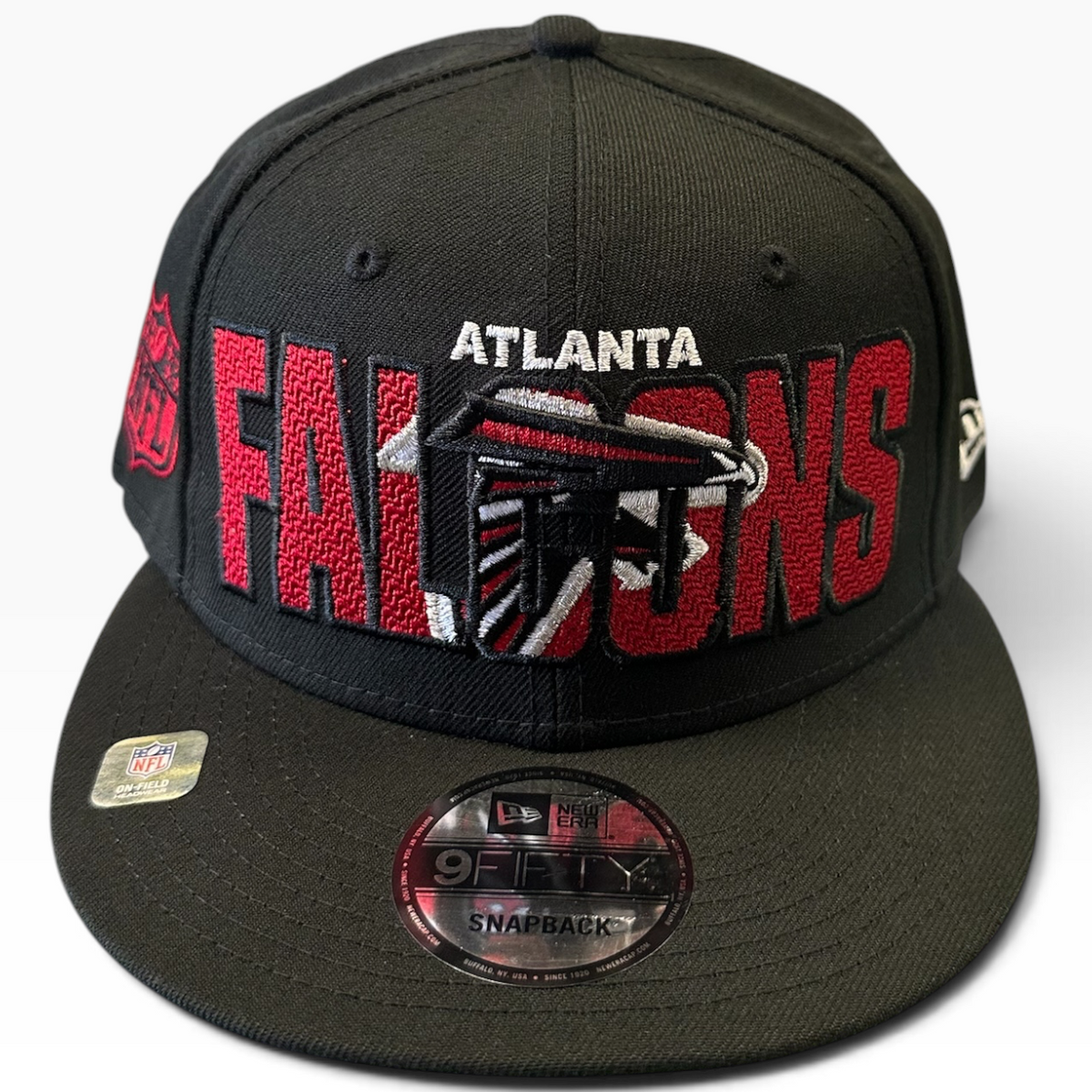Atlanta Falcons black New Era 9FIFTY snapback hat - front view