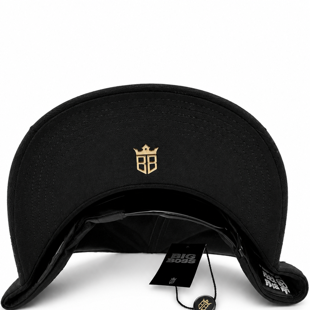 Black rhinestone B luxury snapback - detail view