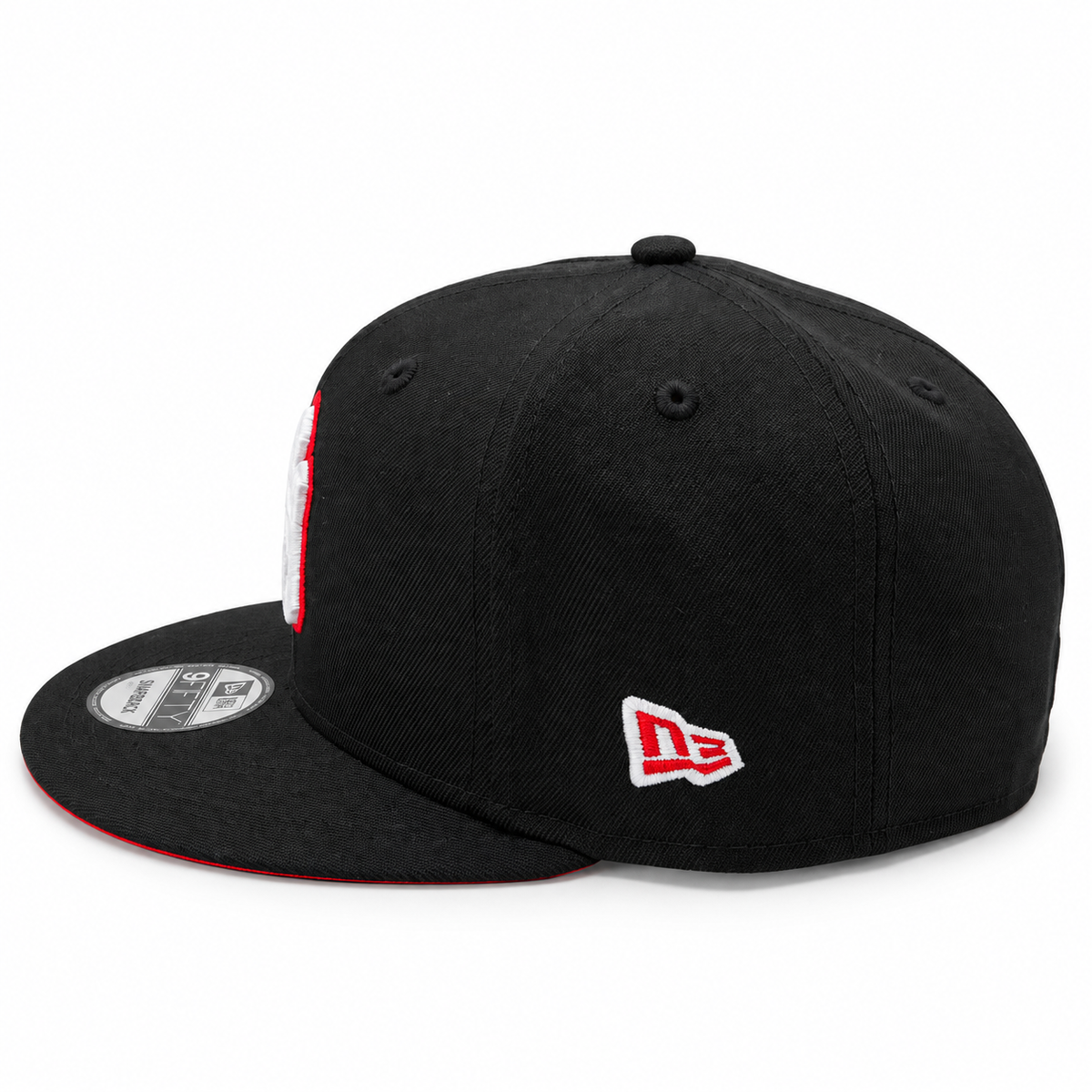 New York Yankees 1998 World Series black New Era snapback hat – side view with white NY logo and red undervisor edge