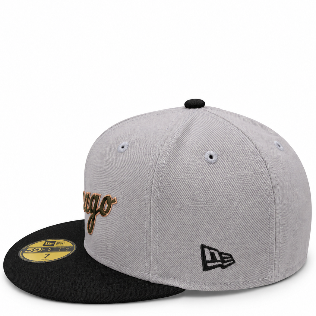 New Era 59FIFTY Chicago script fitted hat in grey and black – side view with black brim and black New Era flag