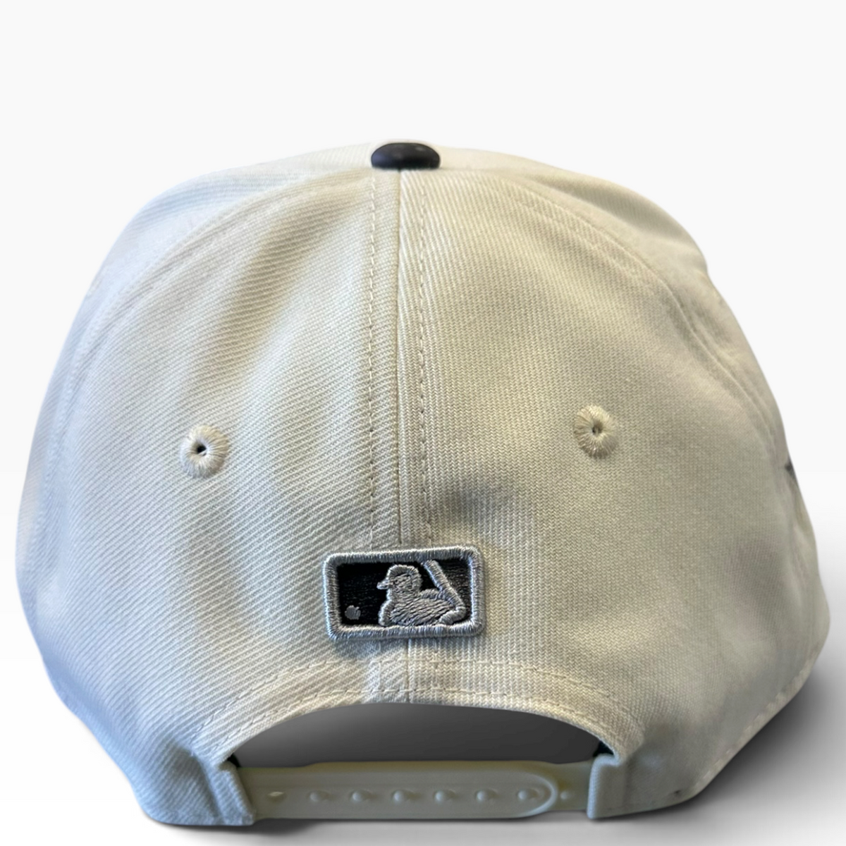 Pittsburgh Pirates cream and dark brown World Series New Era snapback hat - front view