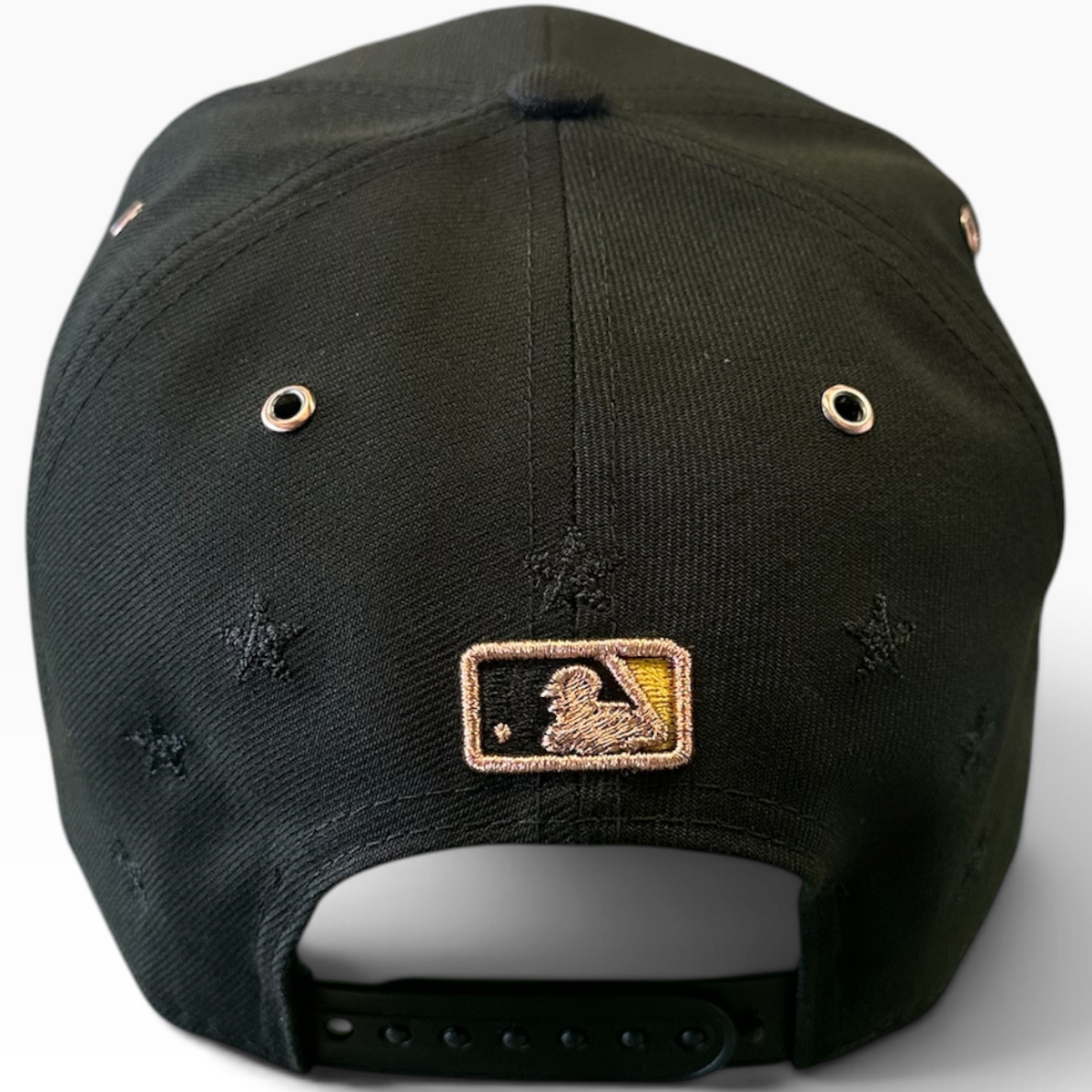 Pirates black and gold snapback - back view