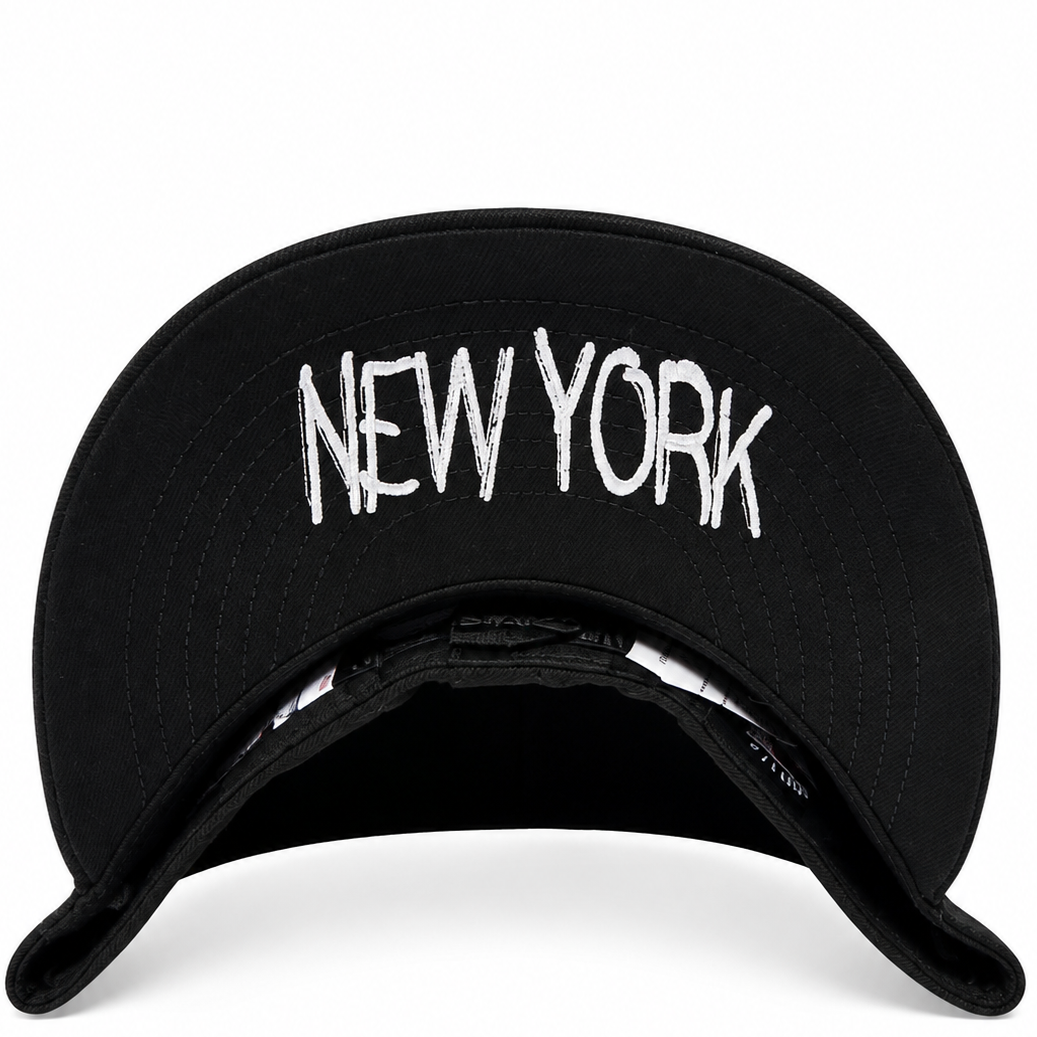 New York Yankees black and white New Era 59FIFTY fitted hat - detail view