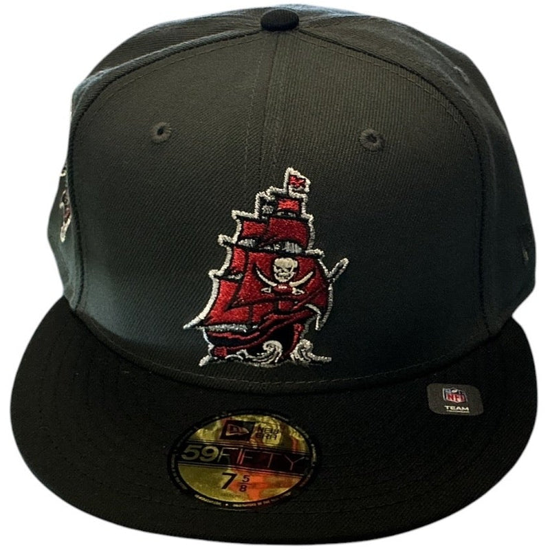 Tampa Bay Buccaneers black New Era 59FIFTY fitted hat - back view