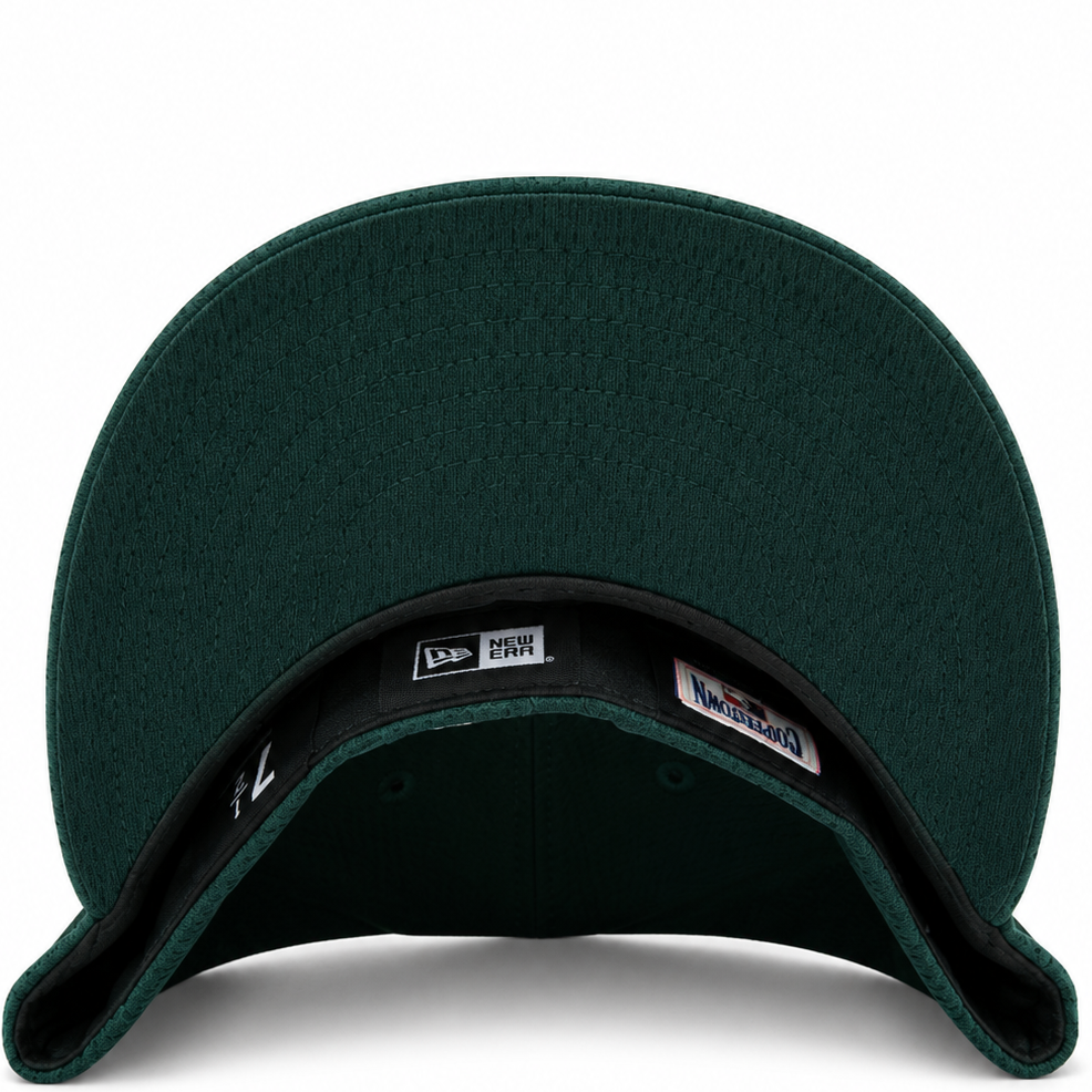Oakland Athletics dark green New Era 59FIFTY fitted hat - detail view