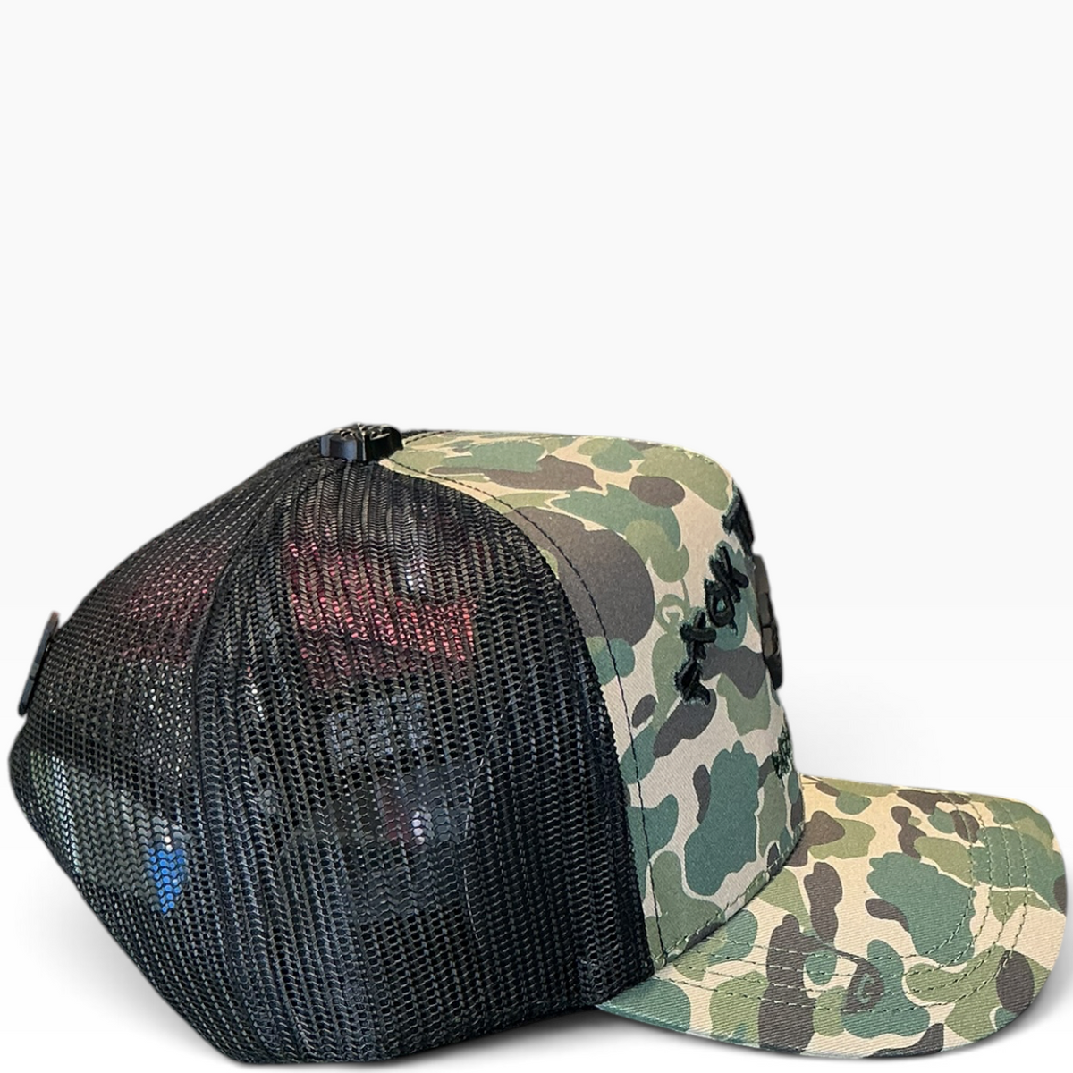 Barbas camo trucker hat with cross details - side view